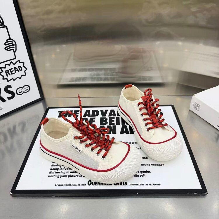 Zapatos de lona de cabeza redonda transpirables de color sólido de suela gruesa para mujeres verano de 2026 nuevos zapatos de lona casuales de correa de color sólido coreano
