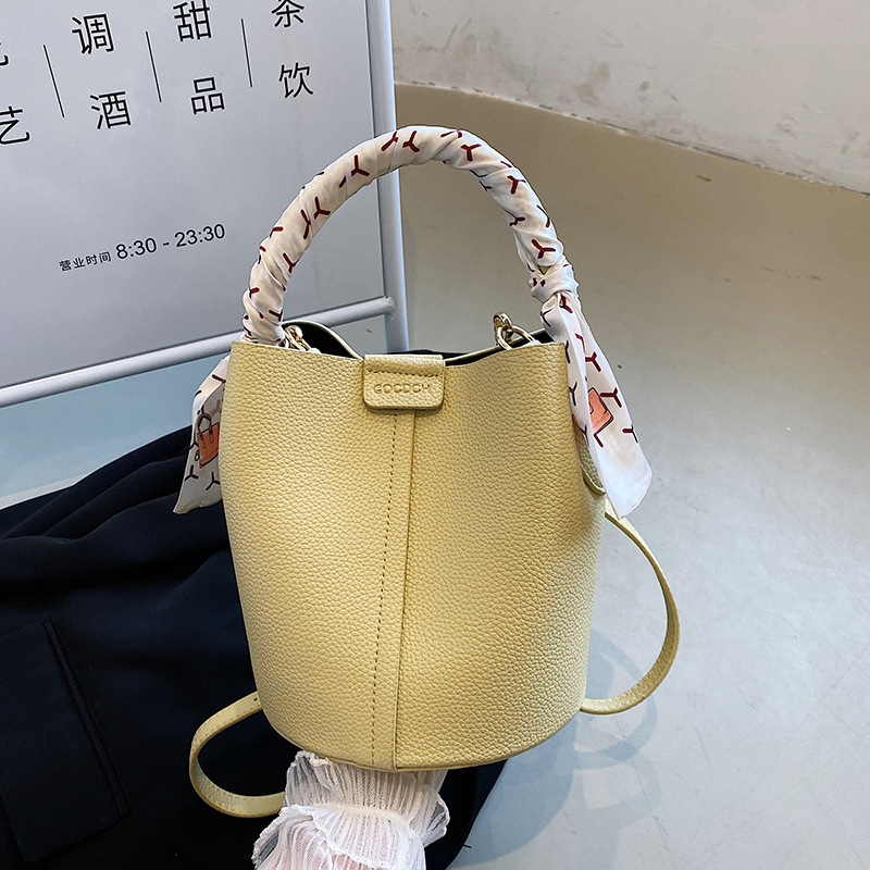 Bolso de cubo de mano de estilo explosivo transfronterizo 2025 nuevo bolso de hombro de tendencia simple popular bolso de mensajero de alta gama súper caliente