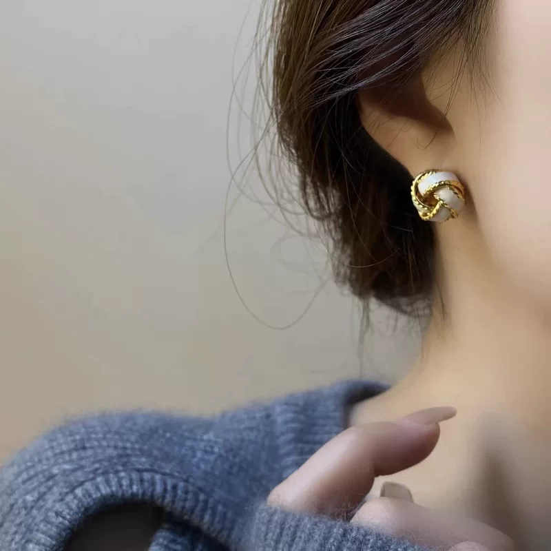 High-end earrings, city style, light luxury style