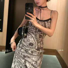 跨境时尚感拉满印花吊带连衣裙女2026巨好看韩式夏季收腰显瘦蕾丝