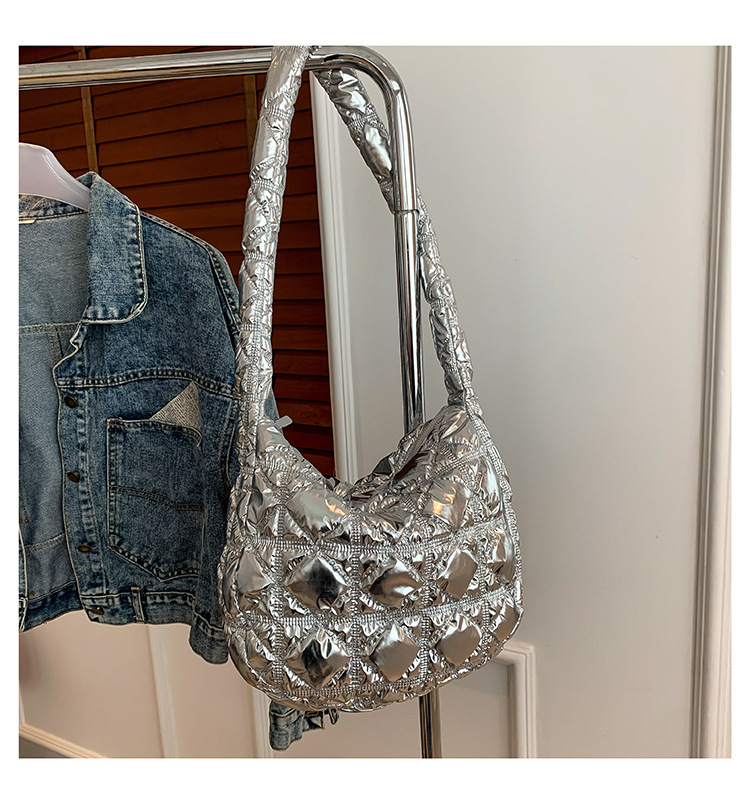 2024 primavera nuevo rombo ligero nube burbuja bolsa de moda de las mujeres textura de alto grado estilo occidental hombro bolsa de mensajero