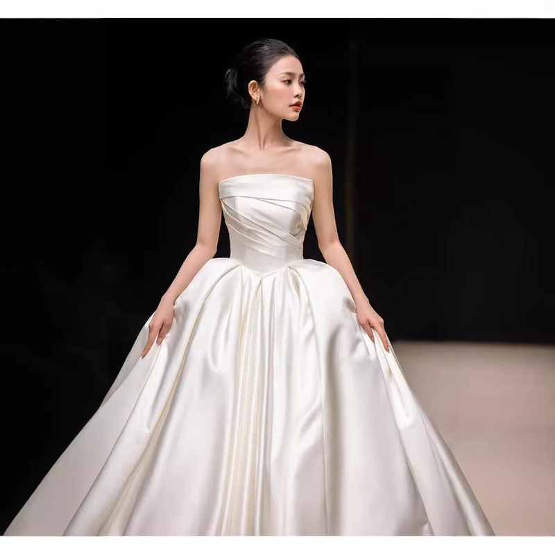 Mantingfang Same Style Court Satin Wedding Dress 2026 New Bride Model Textured Strapless Long Train Dress for Women Wholesale Mantingfang Same Style Court Satin Wedding Dress 2026 New Bride Model Textured Strapless Long Train Dress for Women Wholesale
