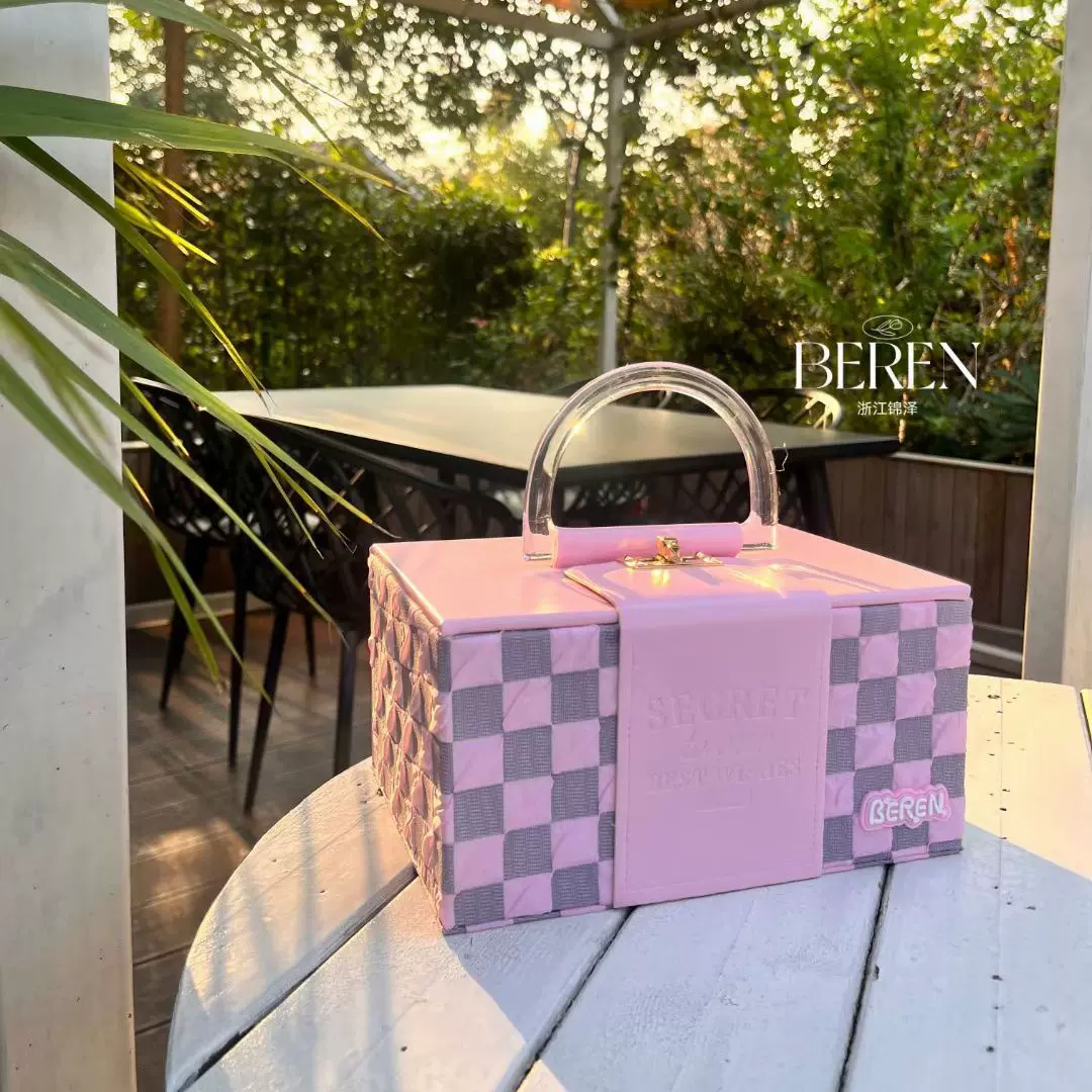 现货/粉色小方格方形透明手提喜糖盒清新ins风伴手礼盒伴娘回礼盒