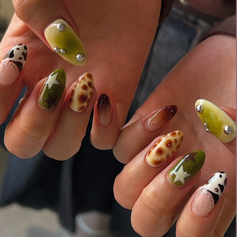 24 Pieces of Almond-Shaped Cross-Border Press-On Nails, Green Gradient Cow Star Handmade Rhinestone European and American Nail Tips Wholesale