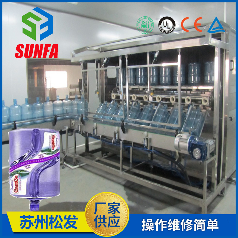 La lavadora de alta presión llena-automática del agua embotellada fijó la cadena de producción del agua 600 embotellada equipo en venta