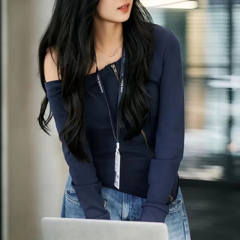 Early autumn sunny day, Sun Qian's same style navy blue elegant off-shoulder slim-fit sweatshirt with a unique design, versatile and slimming T-shirt Early autumn sunny day, Sun Qian's same style navy blue elegant off-shoulder slim-fit sweatshirt with a unique design, versatile and slimming T-shirt
