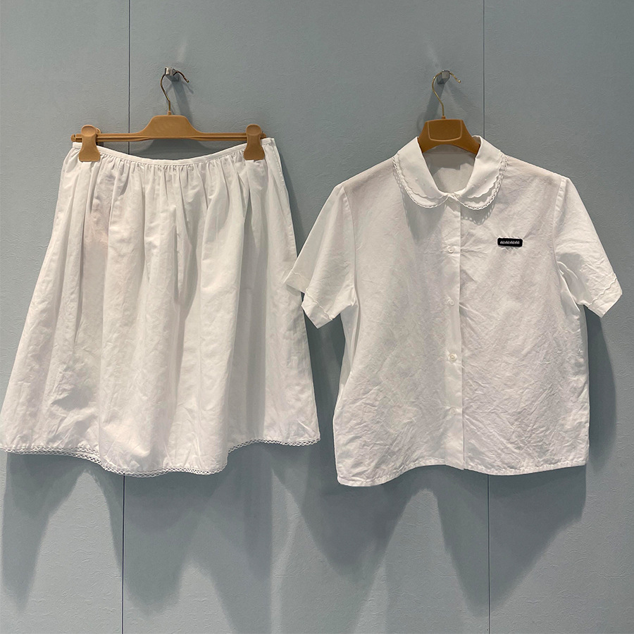 Miu style 25ss spring and summer new lace short sleeve shirt top neckline petal hollow wave lace skirt