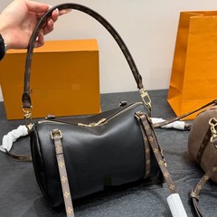跨境新款真皮波士顿枕头包大容量斜跨女包百搭时尚驴家工厂代发