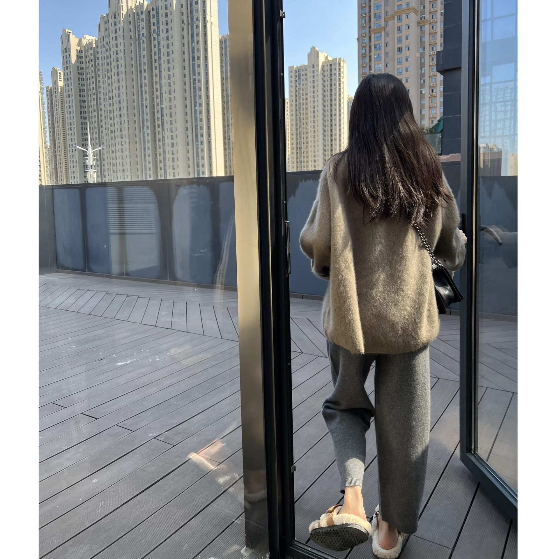 超软糯！绵宽松慵懒感大廓形圆领毛衣女2025新款外穿加厚上衣