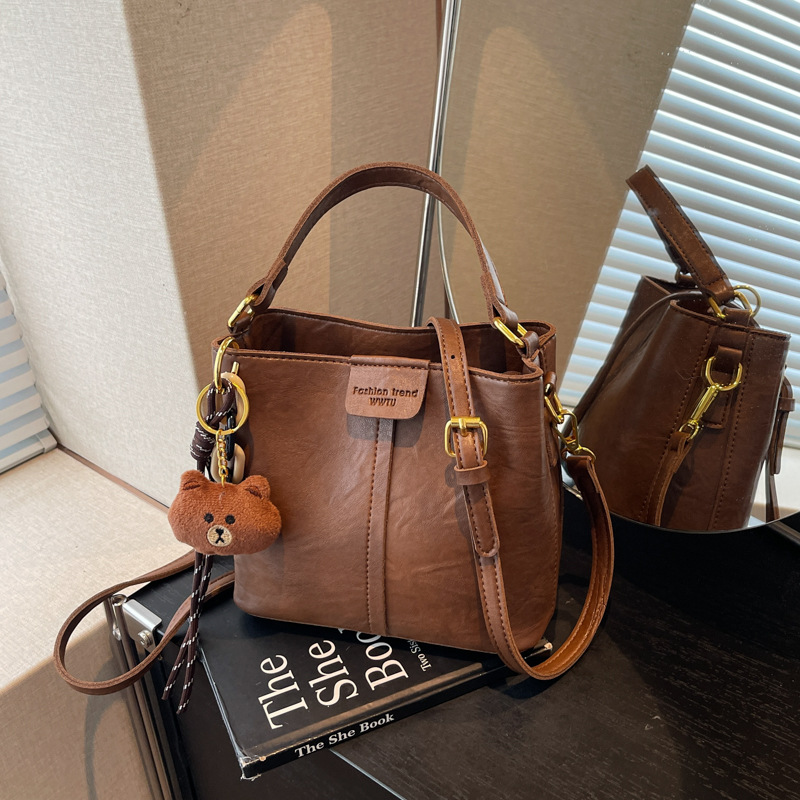 Cross-Border Wholesale Live-Stream Hot-Selling High-End European and American Retro Versatile Crossbody Bag Niche Handbag Commuter Trendy Bucket Bag