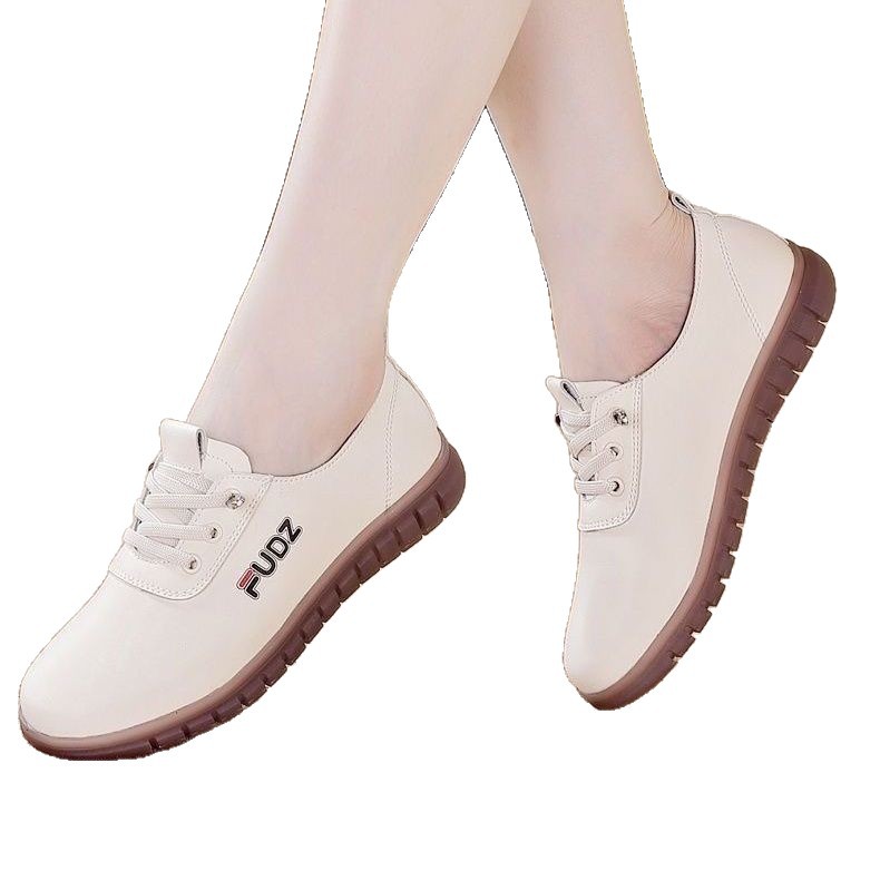 Marca 2026 nuevos zapatos de cuero suave cómodos de mediana edad zapatos de cuero casuales de madres zapatos antideslizantes de mujer