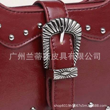 跨境复古西部风多铆钉装饰单肩腋下法棍包新款时尚包包