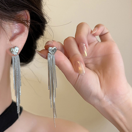  New Fringe Heart Earrings for Women Unique Small Design Sense Cool Style High-End Personality Fashion Earrings