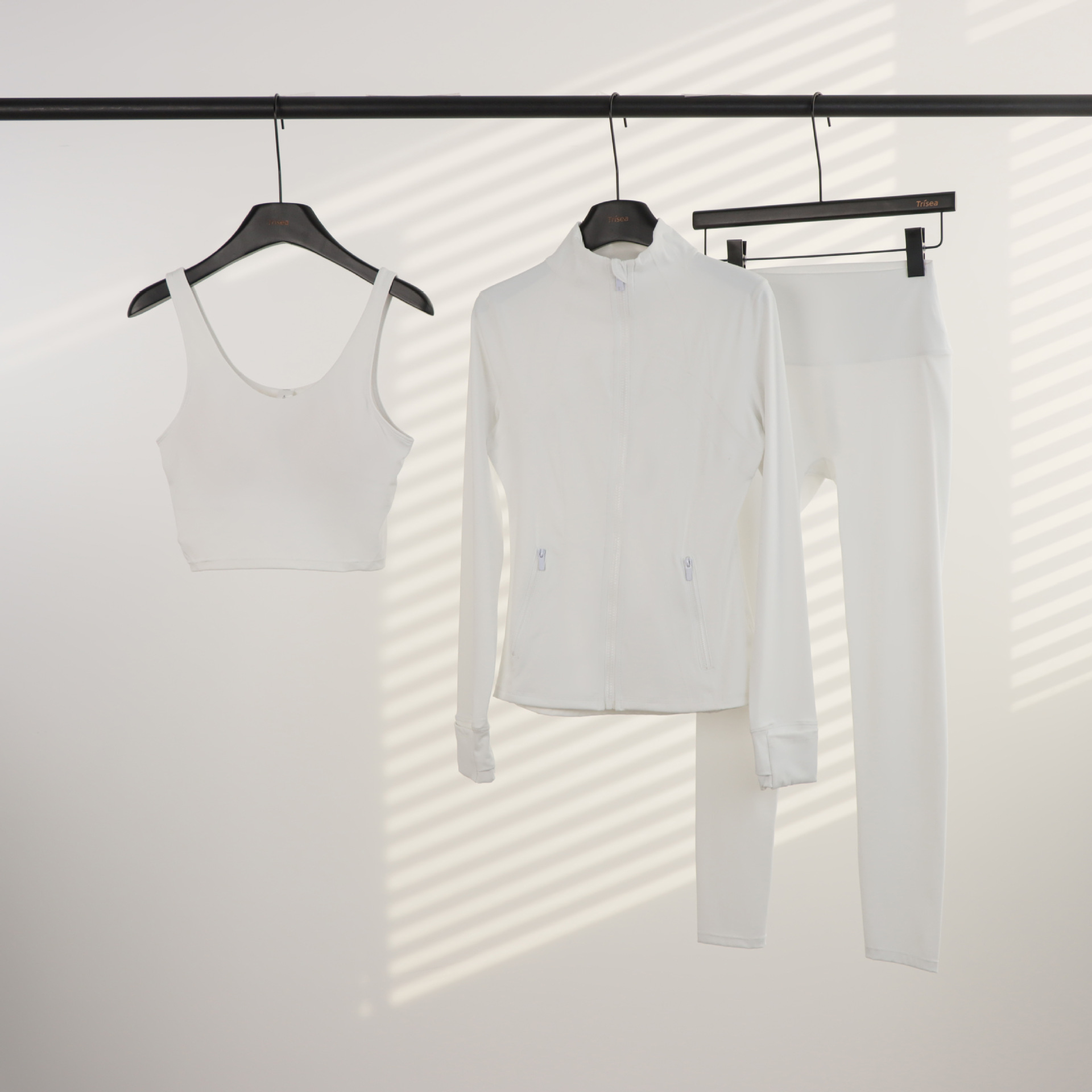 Conjunto de yoga LULU de tres piezas: chaqueta, camiseta sin mangas con cuello en U y leggings de cintura alta para mujer.