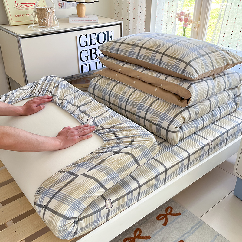 Cama de dormitorio de estudiantes universitarios de algodón de algodón de dibujos animados de tres piezas, ropa de cama, sábana, funda de edredón, juego de seis piezas