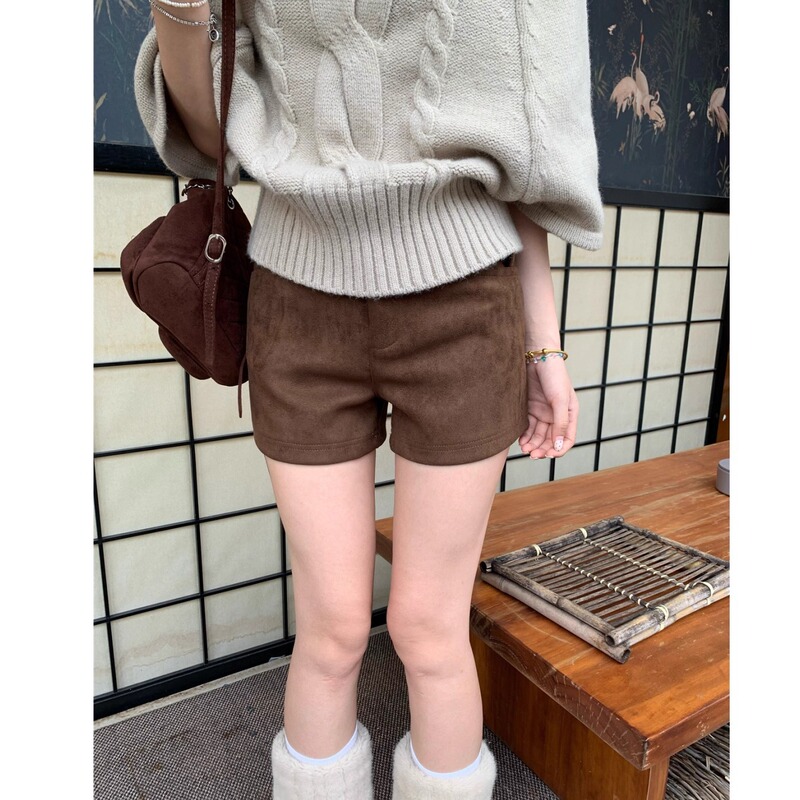 Plus-Size Korean-Style Suede Shorts, Vintage Brown High-Waisted Casual A-Line Slimming Versatile Spring and Autumn Woolen Pants for Women