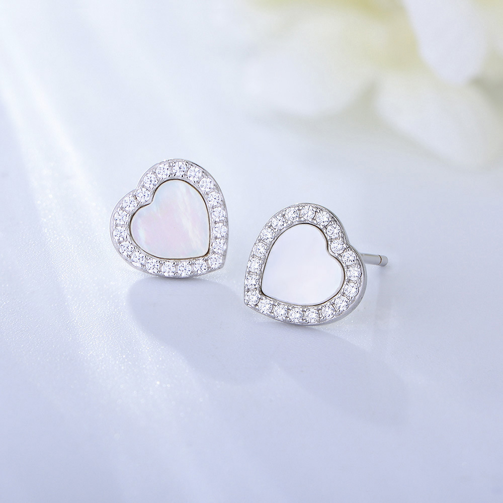 S925 plata esterlina en forma de corazón pendientes para las mujeres simple de todo partido ZIRCON encantadores pendientes de Corea-estilo de corazón en forma de corazón joyería del oído fritillary para las mujeres