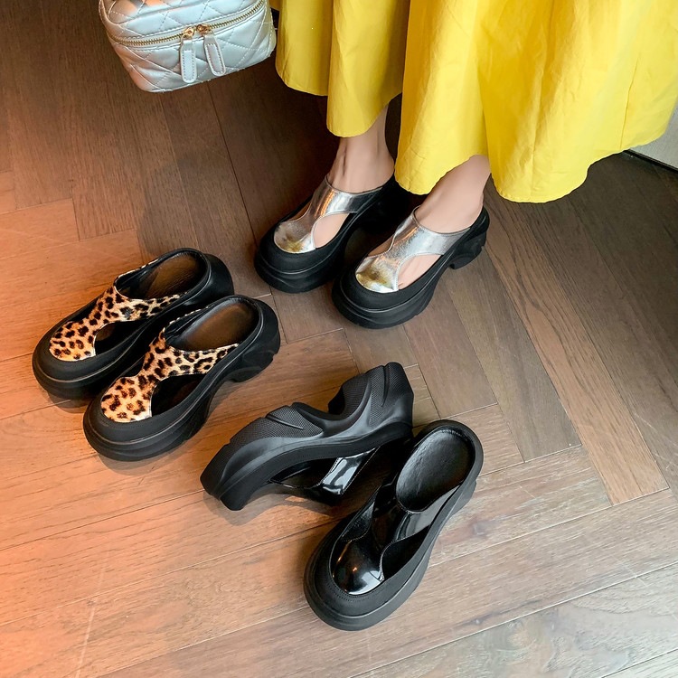 Dép sandal nữ da thật họa tiết da báo đế xuồng cao gót 9 cm — Trang chủ, màu đen, bạc chi tiết 88