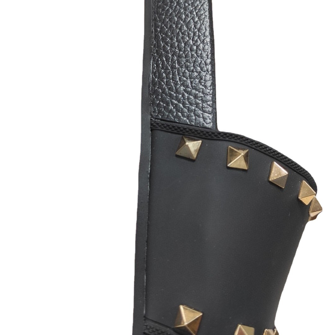 New Rivet Non-Slip Versatile Couple Outdoor Beach Unisex Personality One-Word Slippers_vogvips.com