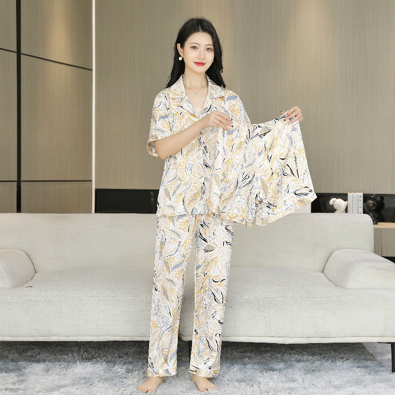 2025 nuevo estilo pijama mujer verano hielo seda fina solapa pantalones de manga corta traje de tres piezas se puede usar en el exterior