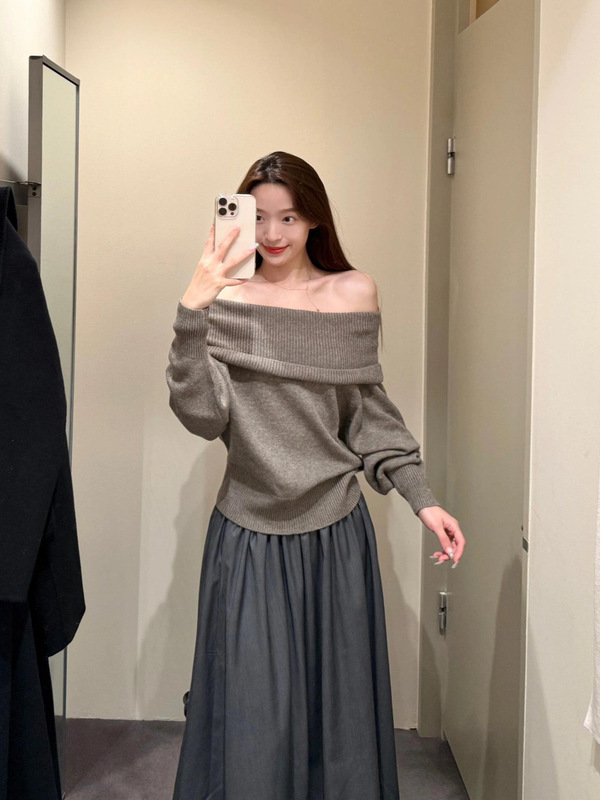 【现货】一字领时尚露肩设计感针织衫毛衣女长袖法式新款气质上衣|undefined
