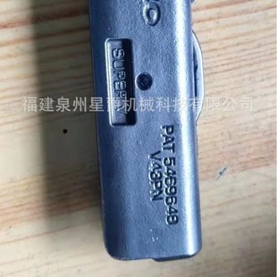 Quanzhou excavator four-wheel belt supporting wheel rail assembly bucket bucket tooth bulldozer supporting wheel supporting sprocket