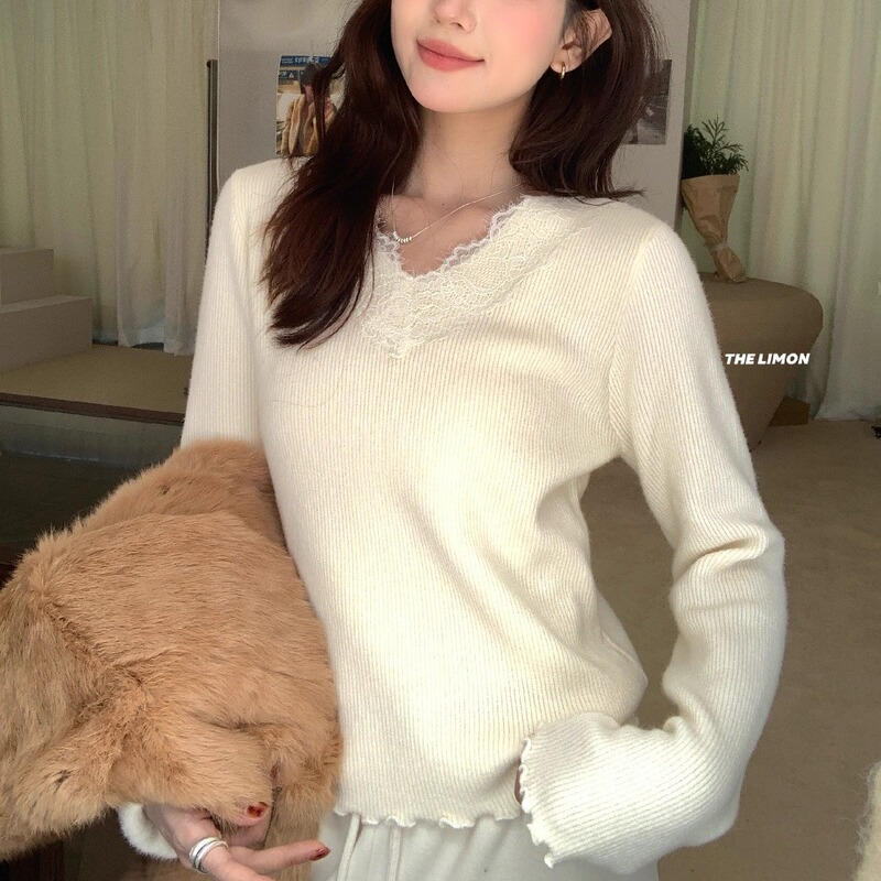 The Limon Lemon Green Tea 2025 Winter Korean V Neck One-Piece Velvet Splicing Lace Bottoming Knitwear Top