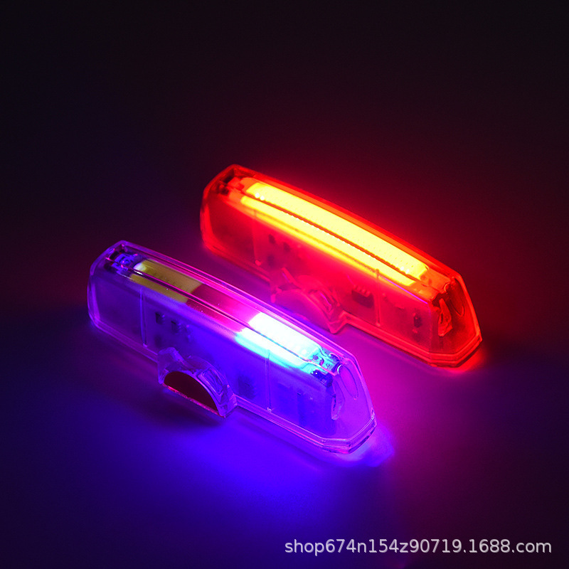 Luz trasera de bicicleta de montaña bicicleta de carretera bicicleta de carga USB Luz de tres colores pequeña luz de advertencia de noche brillante