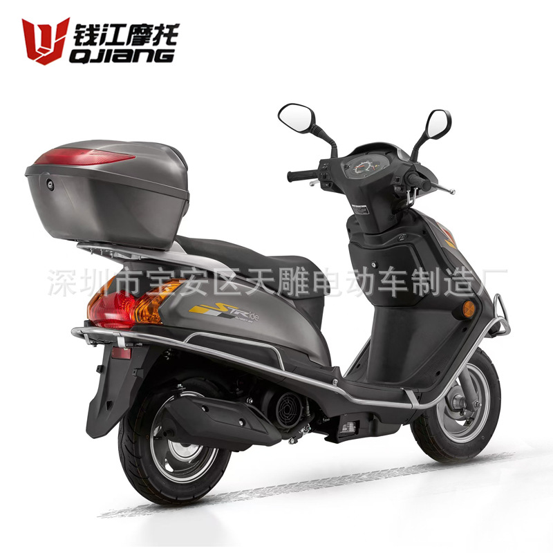 Qianjiang marca Tian Yue 125CC pedal motocicleta nacional cuatro inyección eléctrica hombre y mujer vacío ahorro de combustible puede ser licenciado