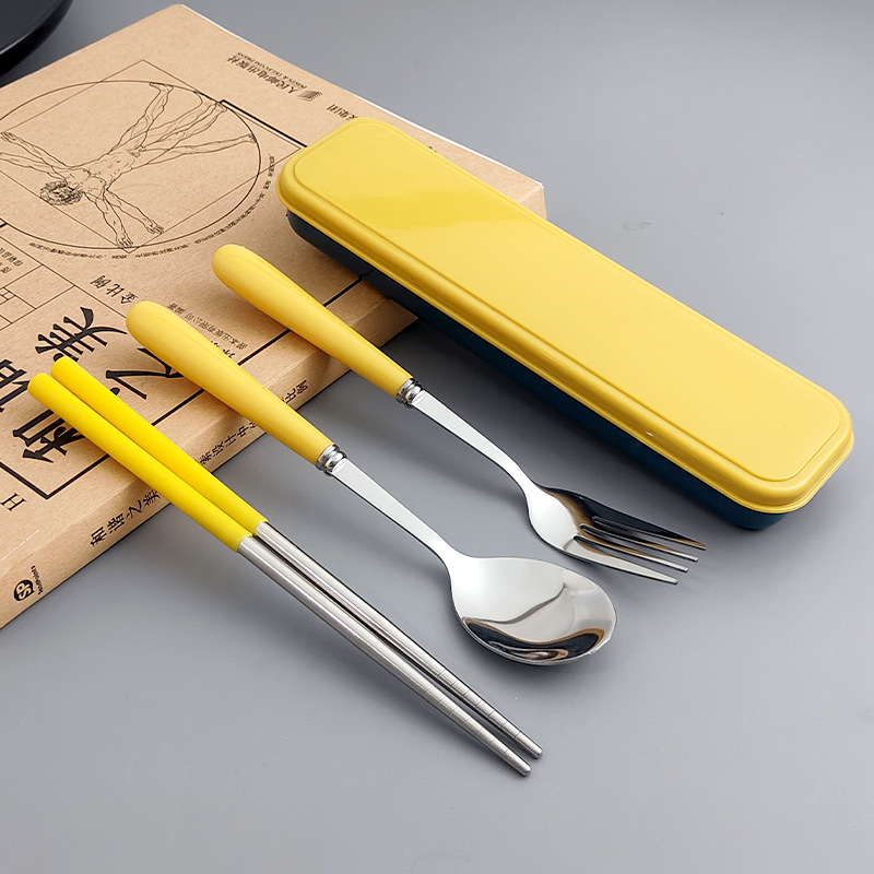 Internet celebridad mango de plástico vajilla portátil cuchara de acero inoxidable tenedor palillos caja de almacenamiento estudiante viaje de tres piezas conjunto traje