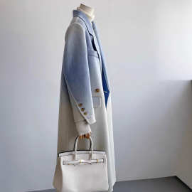 今年流行反季清仓双面呢子正肩气质蓝色渐变白色大衣外套女冬高级