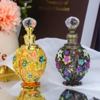 12ML вырезает портативный европейский стиль ретро придворные парфюмерные бутылки для разлива бутылки эфирного масла ароматизатор лосьон воды сплав стекло пустой