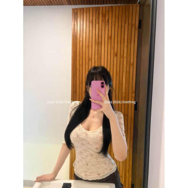 In-Stock Early Spring Lace Floral Short-Sleeve T-Shirt, Pure Desire Style, Slim-Fit, Flattering Base Shirt for Women