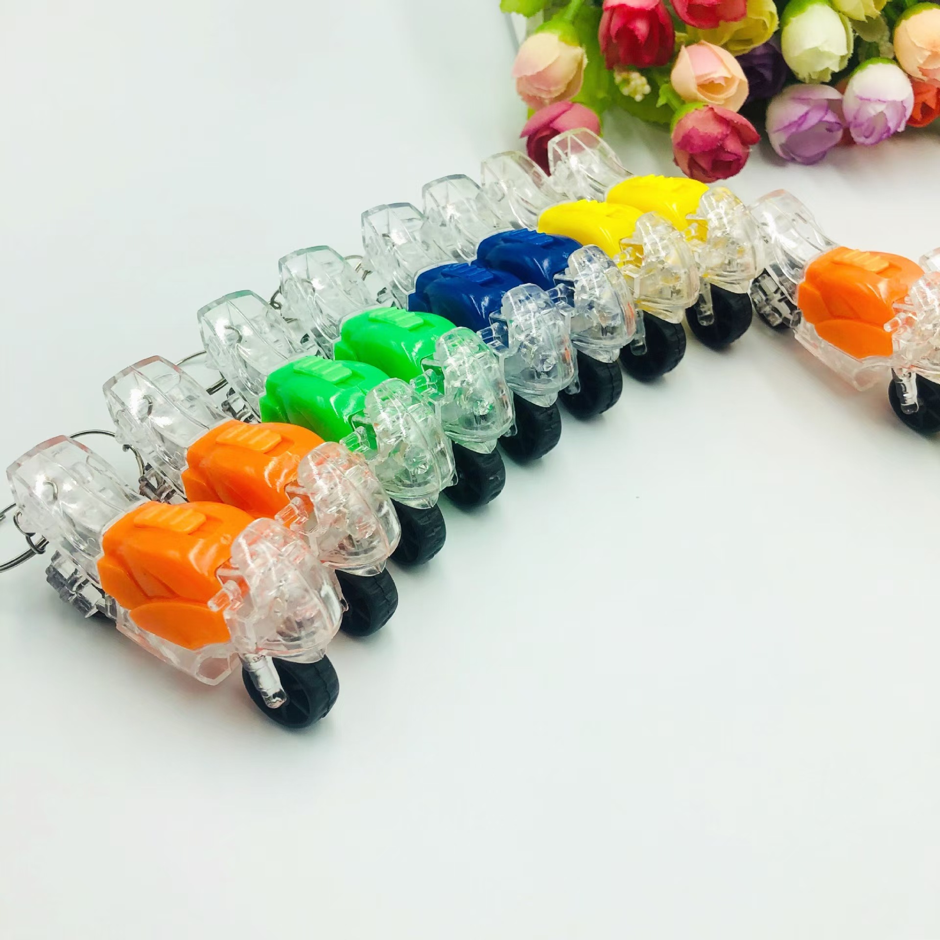 LED de dibujos animados luminoso llavero lámpara de color bolsos creativos colgantes juguetes luminosos para niños micro comercio escaneo de código pequeño regalo