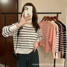 秋冬复古港风后背开叉宽松上衣女温柔风秋装慵懒风短款条纹毛衣女