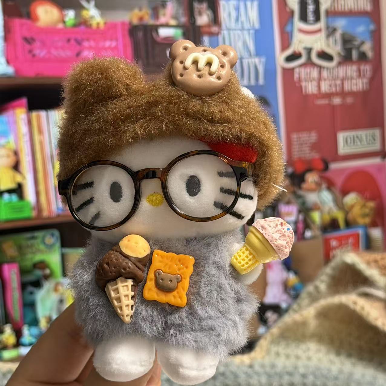 黒麦わら帽子キティ帽子ベビーペンダントラブバックル人形人形かわいいヘップバーンスタイルペンダントキーホルダー