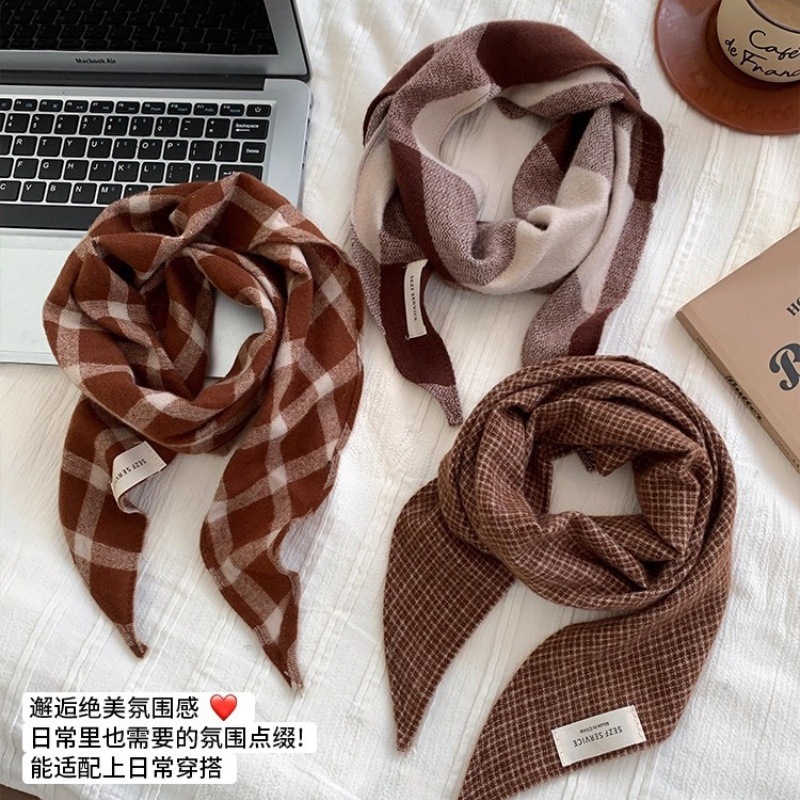 复古格子软糯围巾女圆领秋冬保暖装饰三角高级感系领巾配饰现货