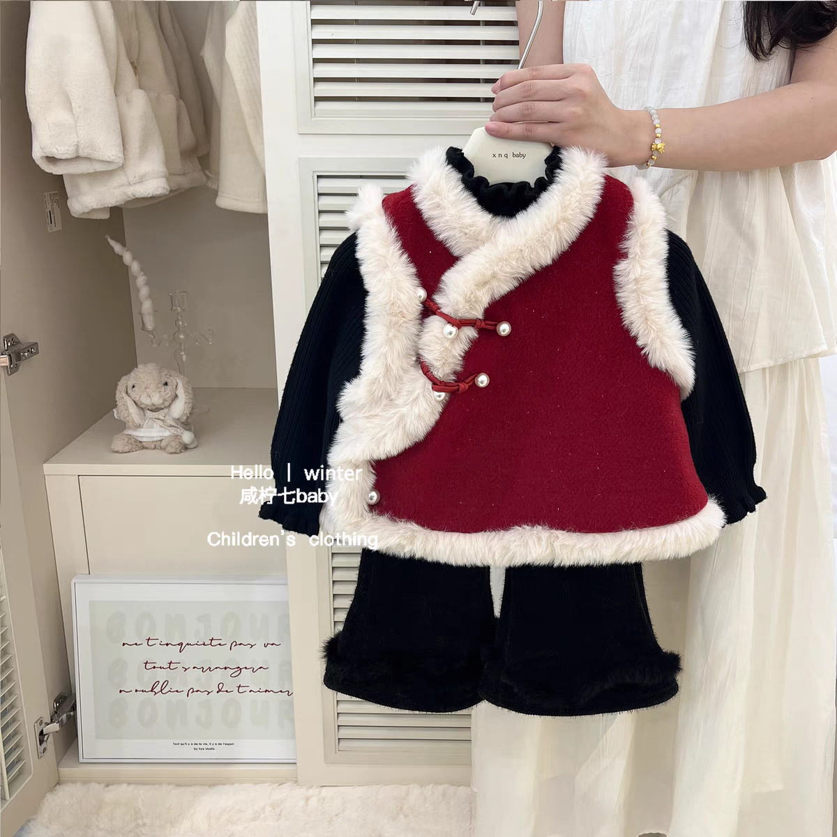 Yue Zhao siete niñas hebilla de vello nuevo chaleco rojo chino vestido con mangas de lana para celebrar la nueva ropa de Año Nuevo