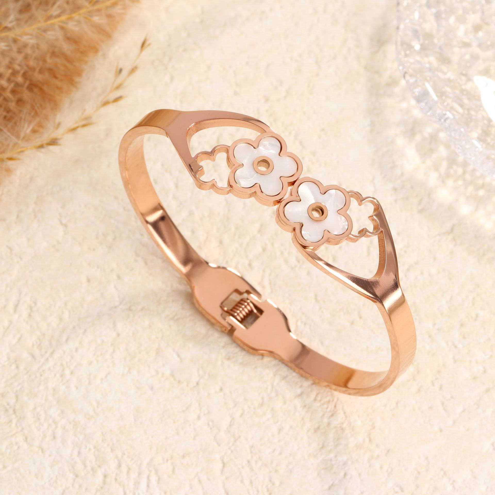 95 다섯잎 화이트 쉘 팔찌 로즈 골드