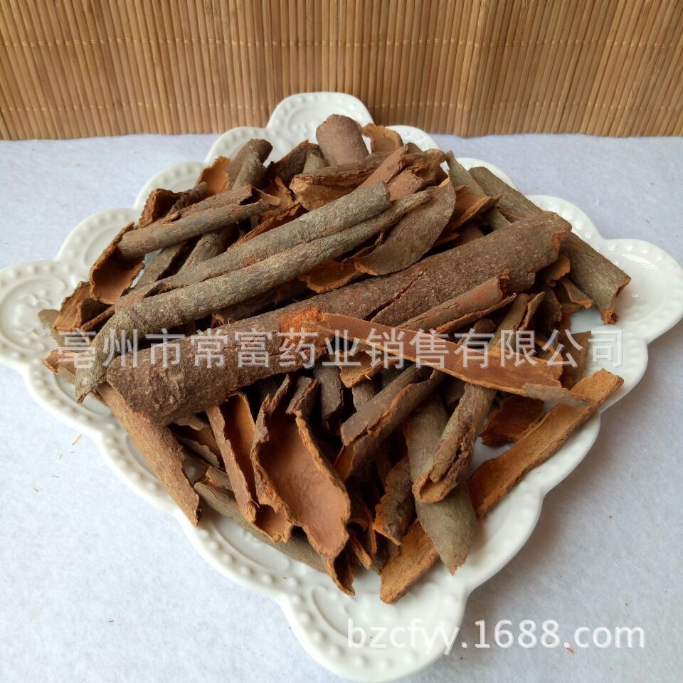 Cassia Bark Pieces Rou Gui 肉桂 Cinnamomum cassia Dried Culinary Spice for Braising Stews Marinades Hotpot Seasoning 500g key features