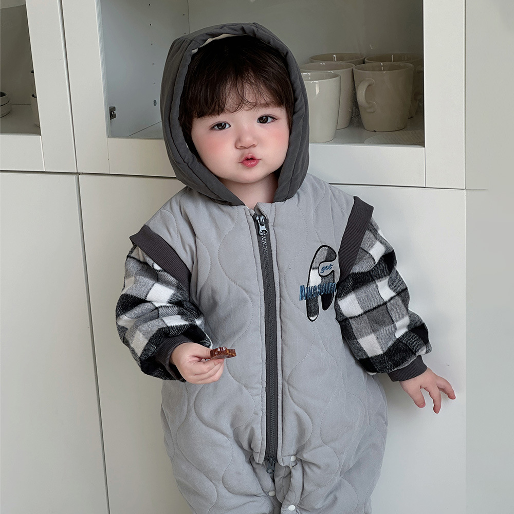 2024 nuevo bebé de invierno estilo coreano a cuadros de estilo occidental acolchado de algodón acolchado grueso cálido y cómodo abrigo de algodón de una pieza suave
