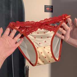 桃心绮遇~2025新款本命年红色蕾丝三角裤纯欲风高开叉缎面内裤女