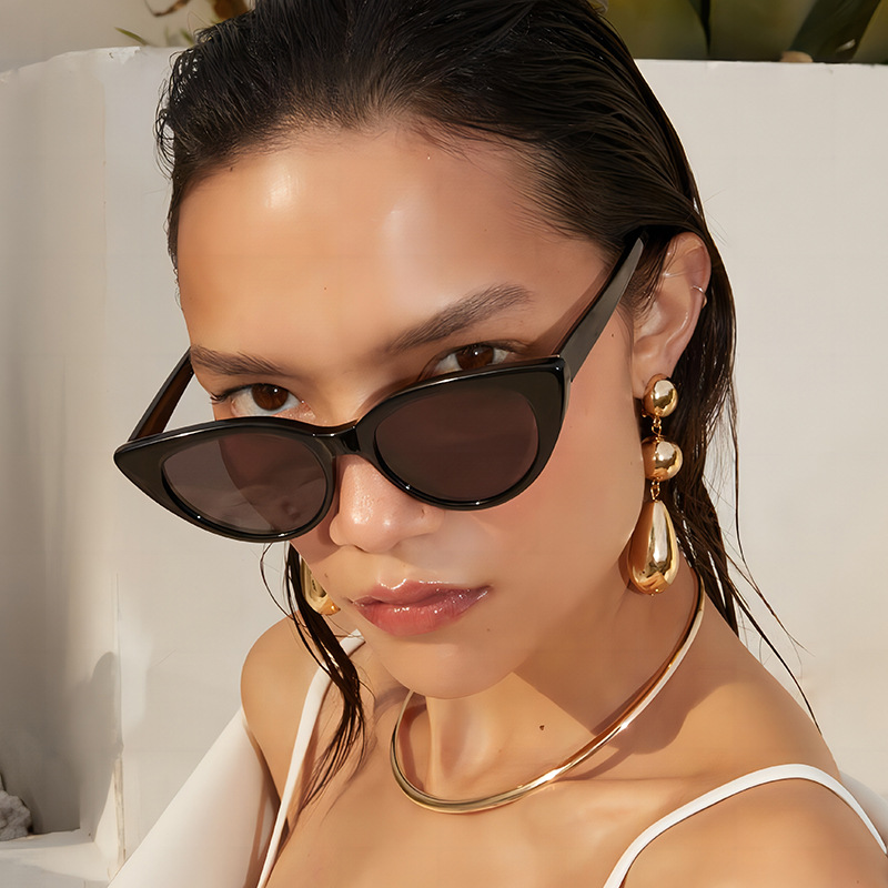 28g Weight Full Frame Glasses Structure Sunglasses Classification PC, UV400 Protection Lens Material Cat Eye Glasses Style Holiday, Travel Occasion Solid Color Pattern All Seasons Season Women's Gender Streetwear Style Streetwear Solid Color PC UV400 Protection Cat Eye Full Frame Women's Sunglasses 无