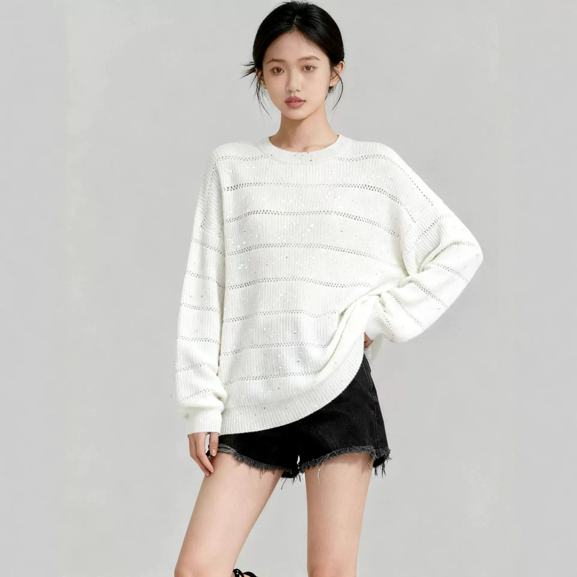 定制春秋季新款女白色圆领宽松针织衫条纹镂空亮片设计感时尚上衣