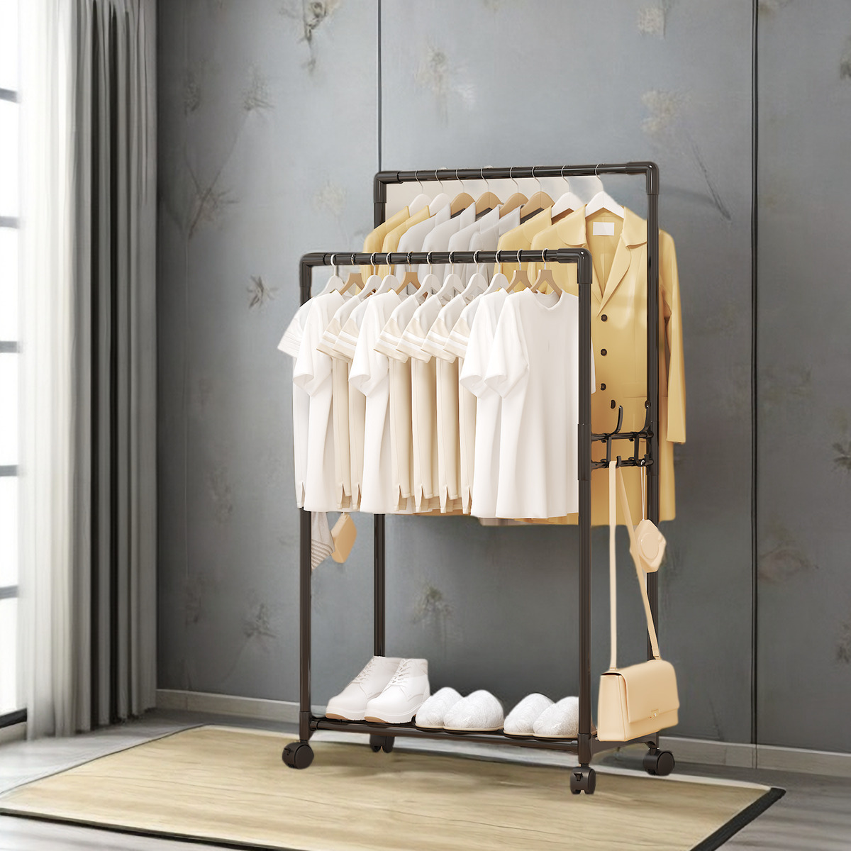 바퀴가 달린 검정색