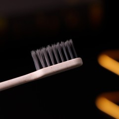 Single-use toothbrush with toothpaste, homestay apartment set, disposable toiletries and shower supplies, hotel consumables