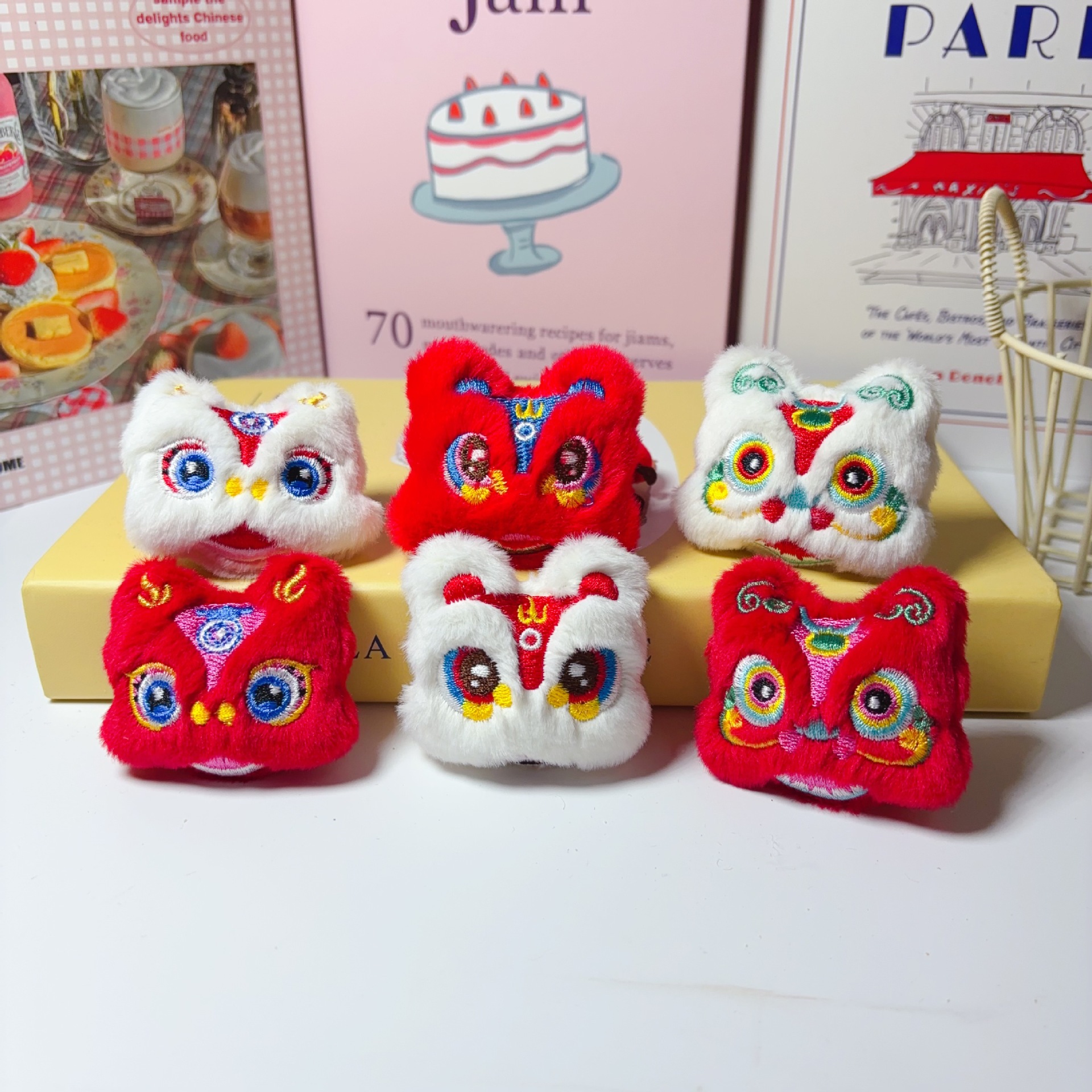 용의 새해 봉제 면화 액세서리, 사자 각성 어린이 모자, 슬리퍼, 옷, 브로치, 액세서리, 헤어밴드
