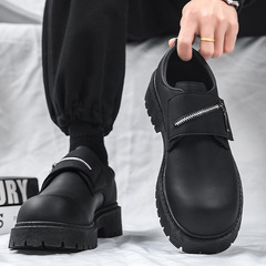 新しいファッションの厚い底が高くなりました。