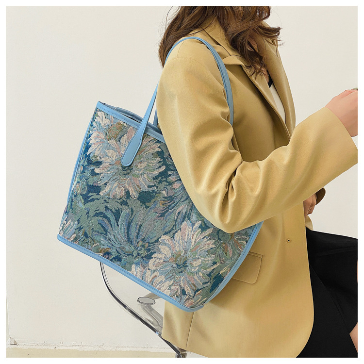 Korean Oil Painting Graffiti One-shoulder Large-capacity Canvas Bag Wholesale Nihaojewelry display picture 6