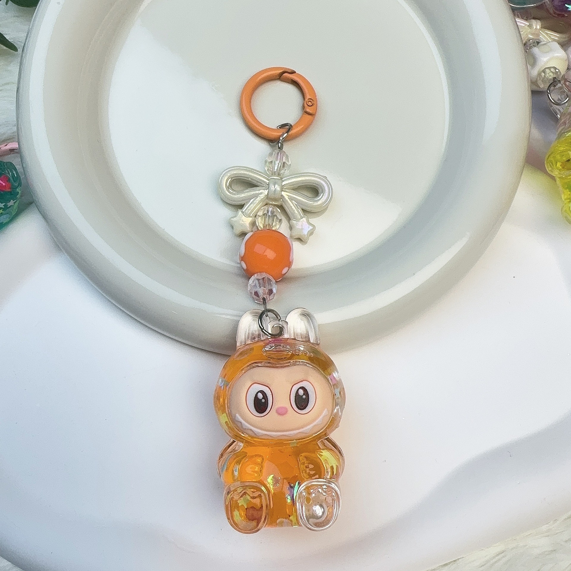 カラービーズ点滅発光ラブブクリエイティブキーホルダーオイル人形スクールバッグ流砂小さなペンダントギフト装飾品